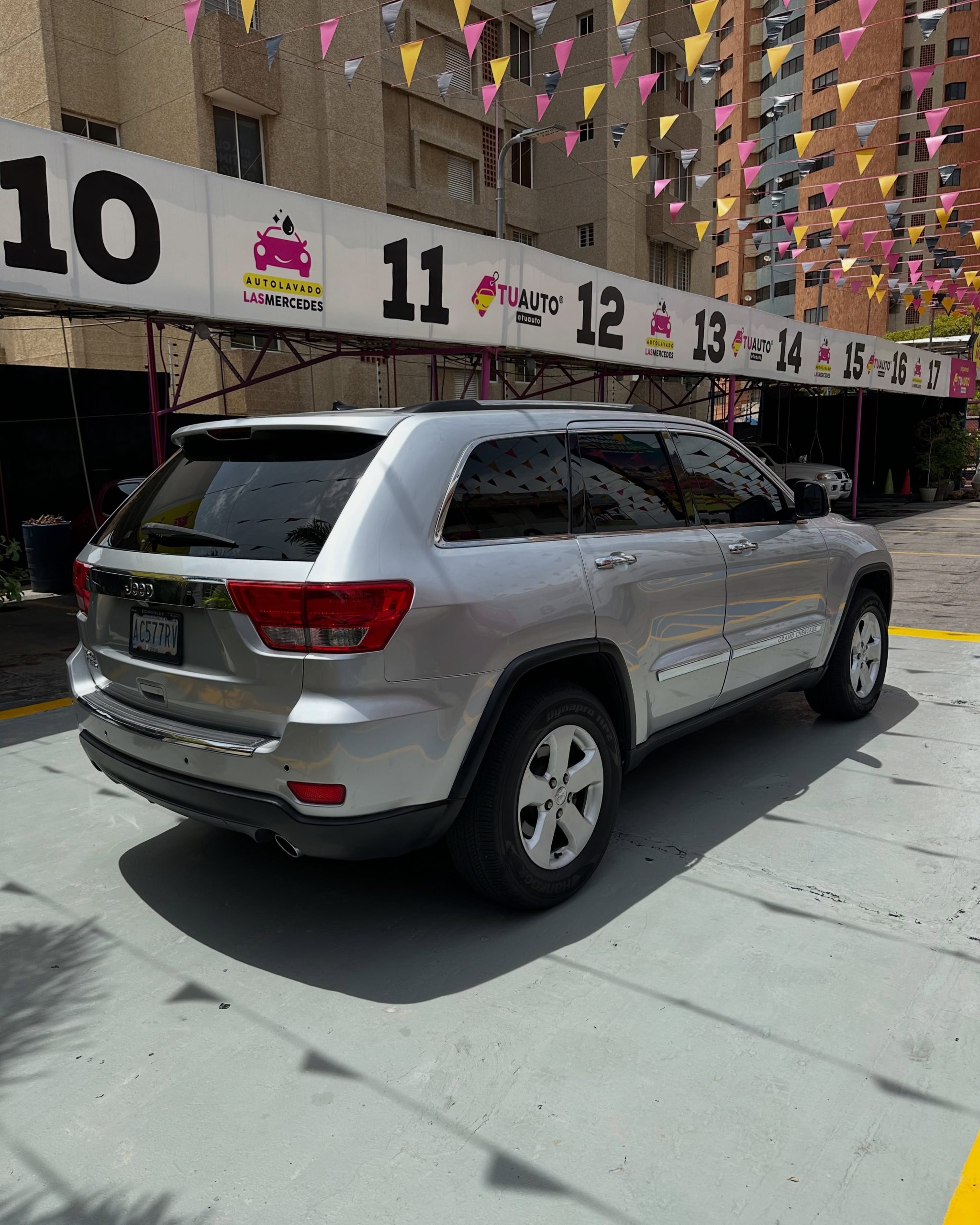 Jeep Grand Cherokee Limited 2011 Mill 180 Km