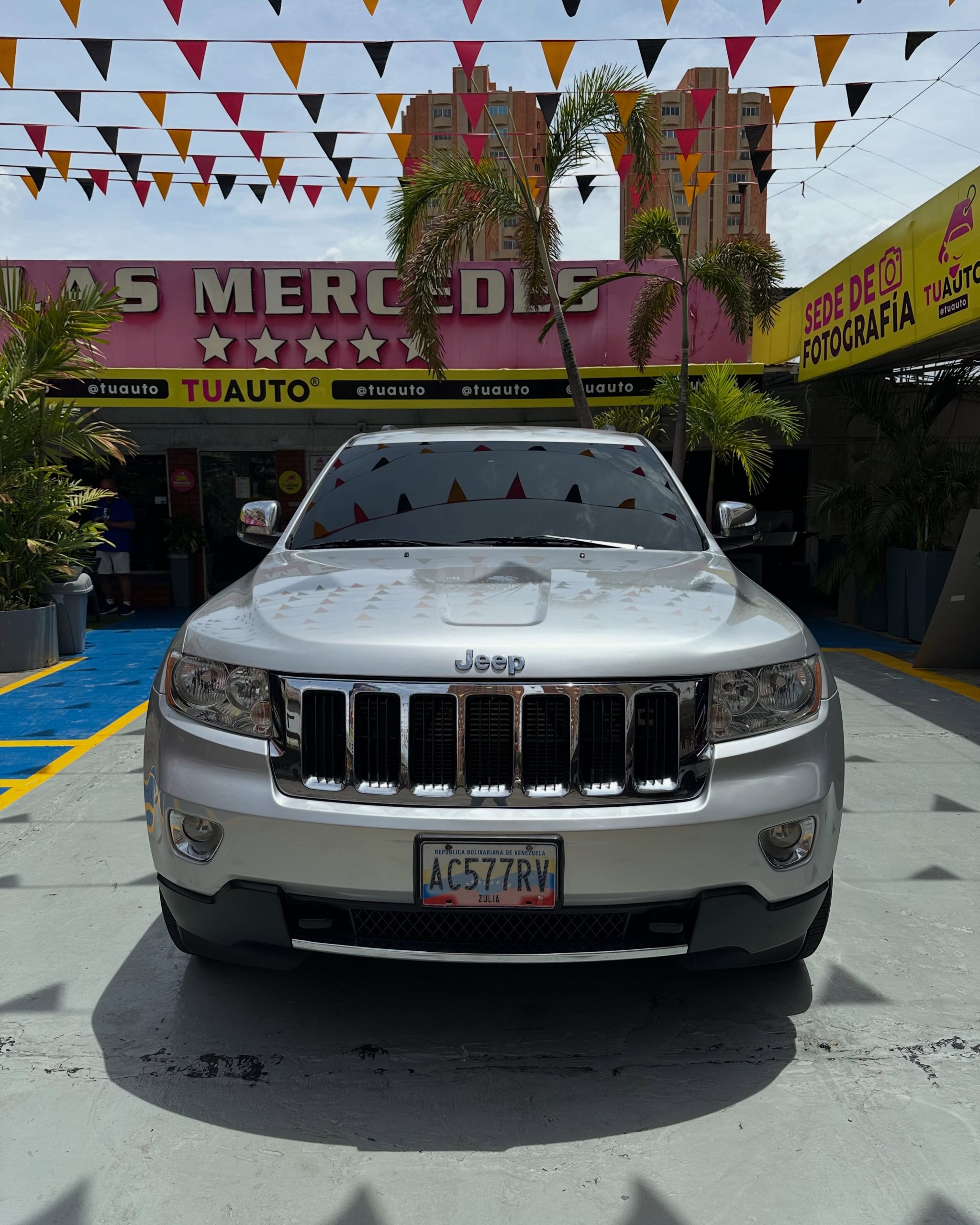 Jeep Grand Cherokee Limited 2011 Mill 180 Km