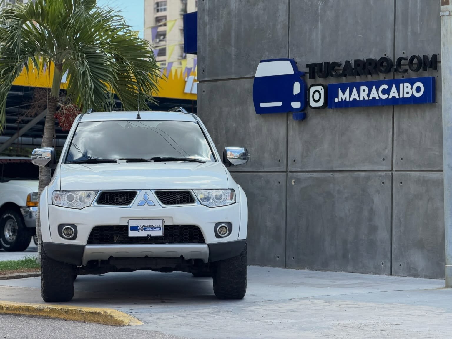 Mitsubishi Montero 2014