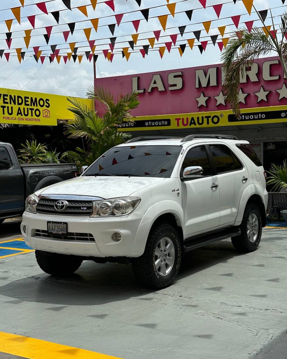 Toyota Fortuner 2011 Mill 135 Km