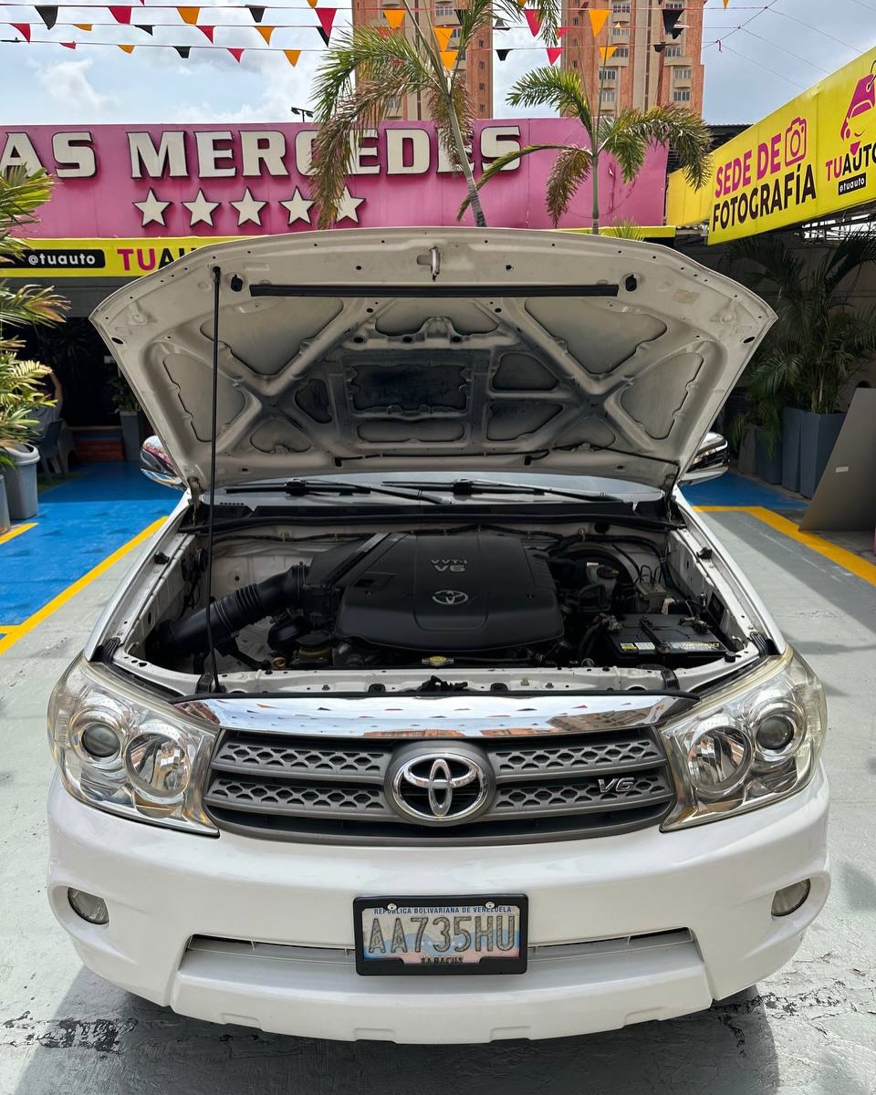 Toyota Fortuner 2011 Mill 135 Km