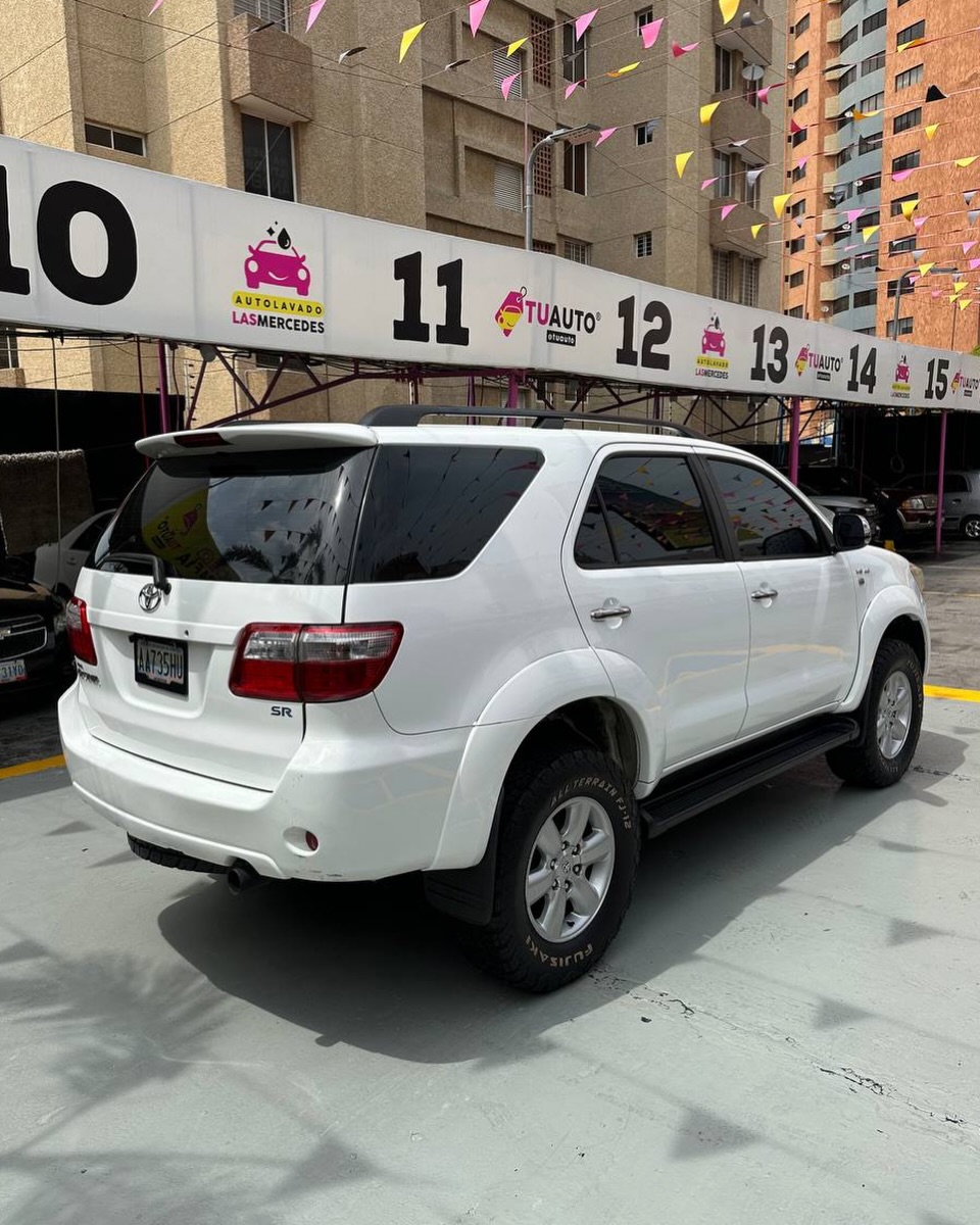 Toyota Fortuner 2011 Mill 135 Km