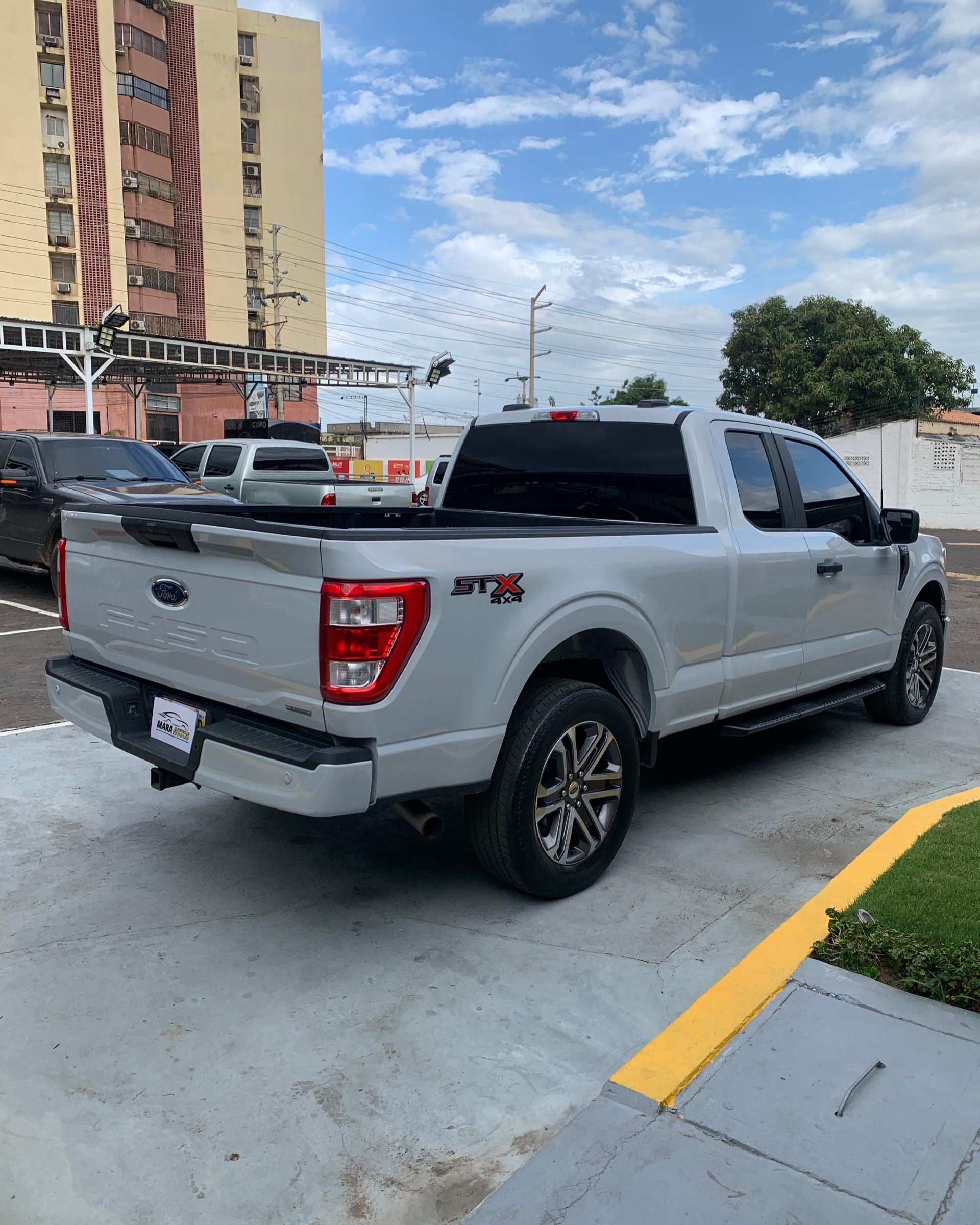 Privado: Privado: Ford F-150 sxt 2022
