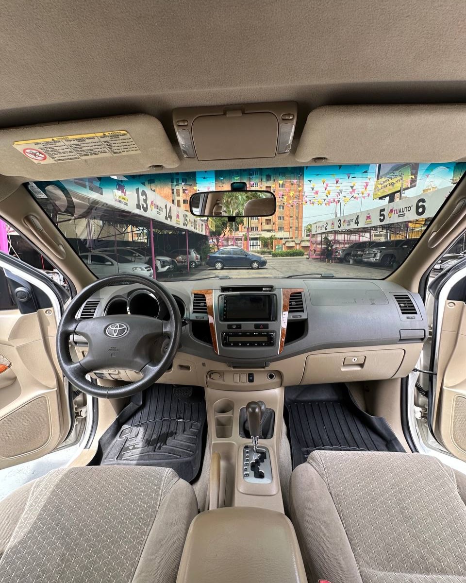 Toyota Fortuner 2011 Mill 135 Km