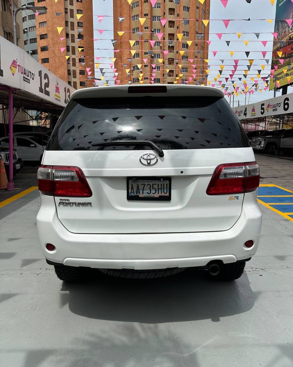 Toyota Fortuner 2011 Mill 135 Km