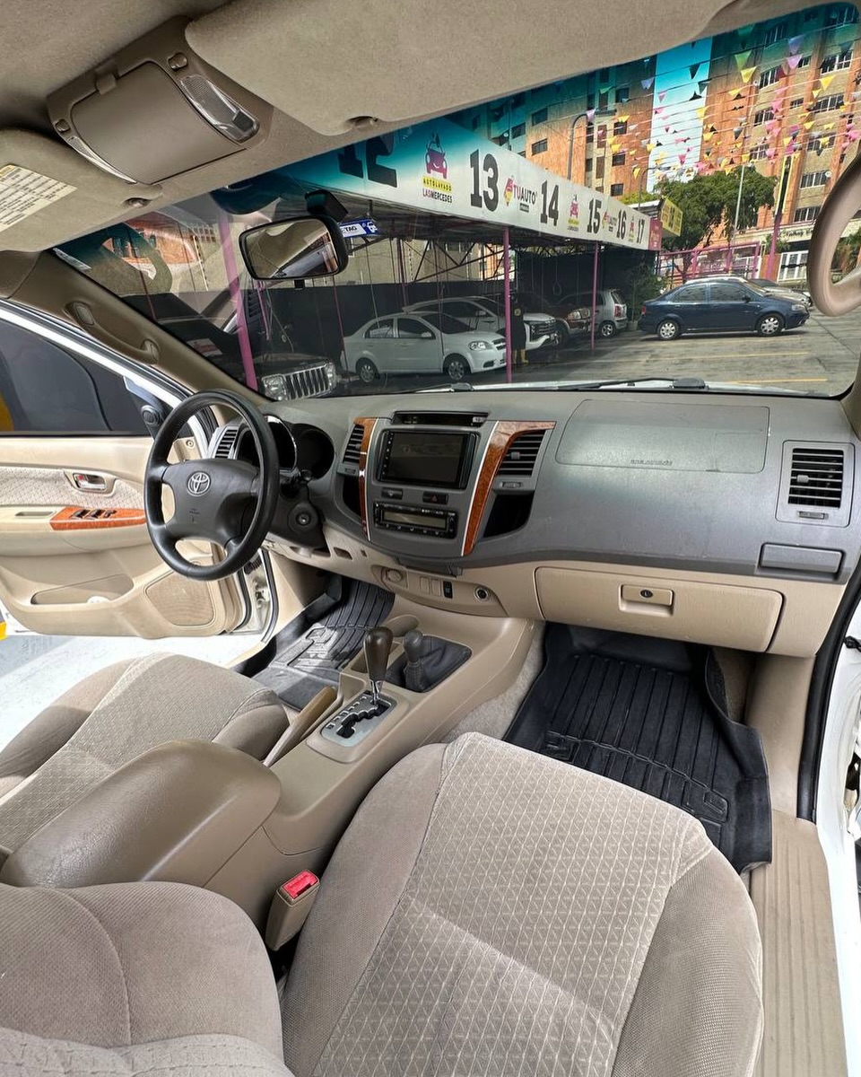 Toyota Fortuner 2011 Mill 135 Km