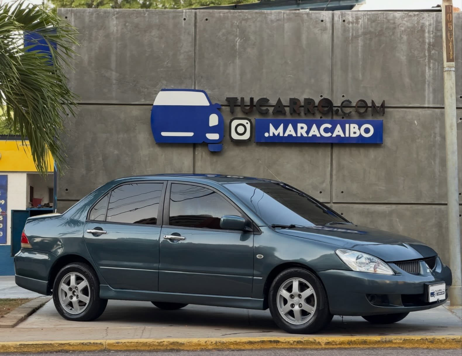 MITSUBISHI TOURING 2.0 2009