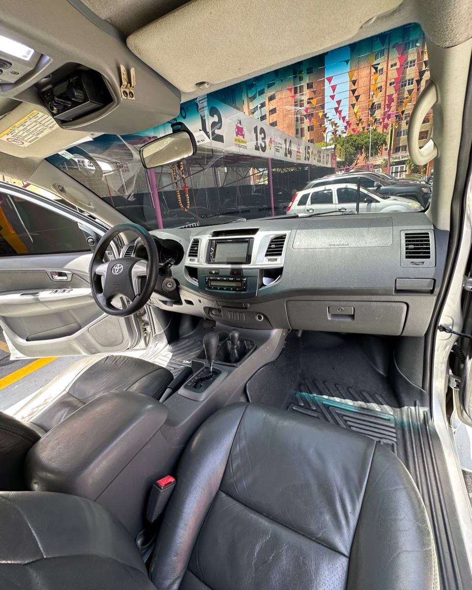 Toyota Hilux V6 2013
