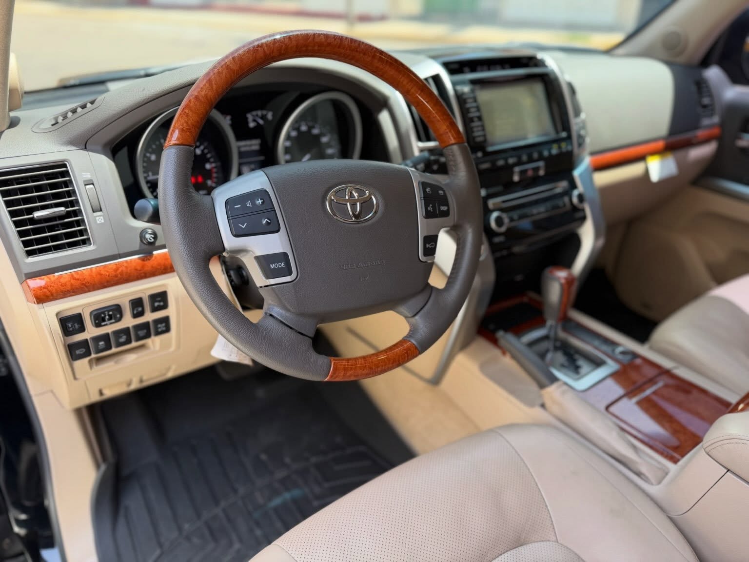 Toyota Land Cruiser V8 2015